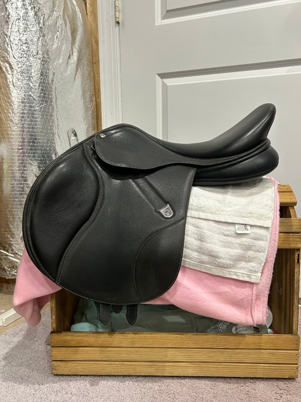 Black Bates Next-Gen Elevation 17.5" Saddle